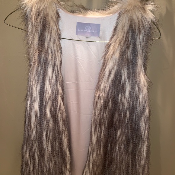 Tart Collections fur vest - Picture 1 of 4